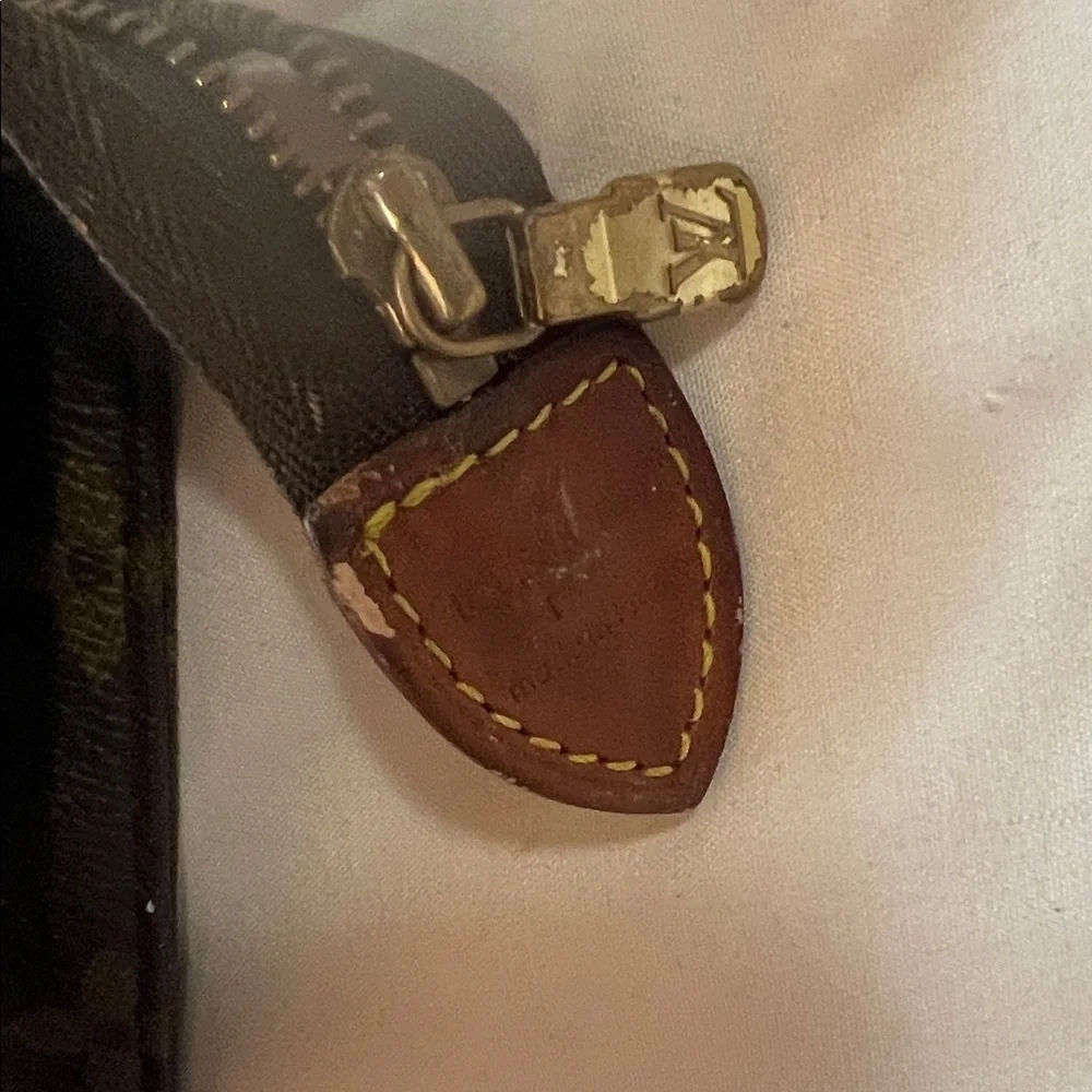 Authentic Louis Vuitton Monogram Canvas Pouch - Picture 4 of 12